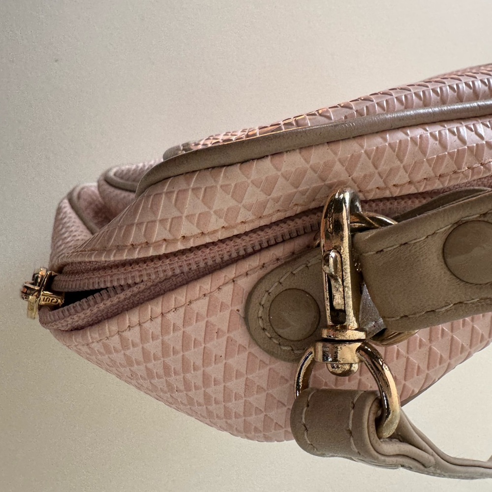 Liz Claiborne Pink Textured Crossbody Bag - Picture 5 of 6